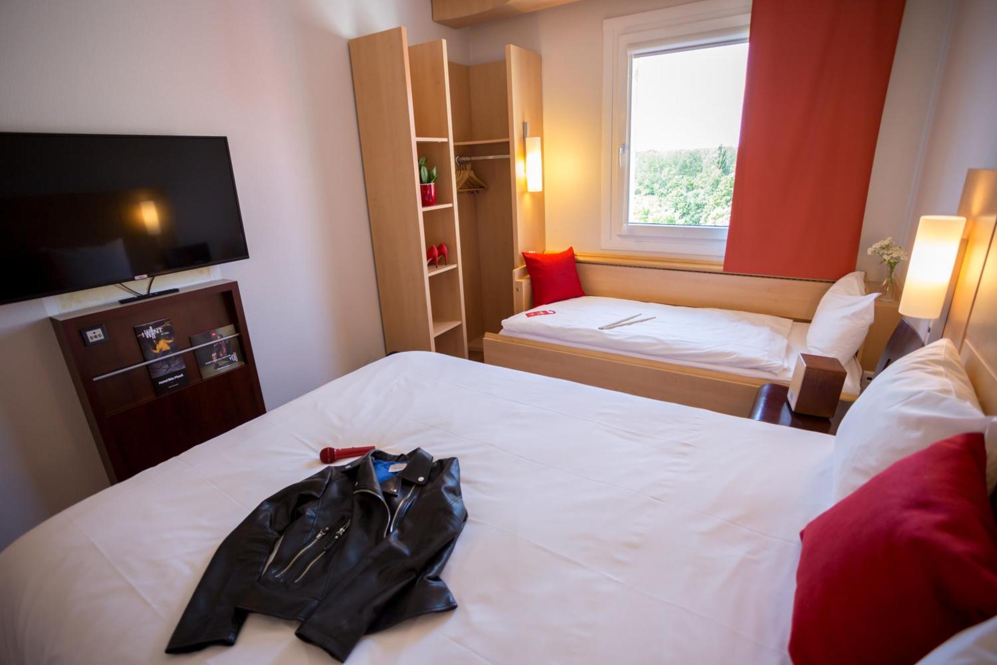 Ibis Hotel Plzeň Exteriör bild