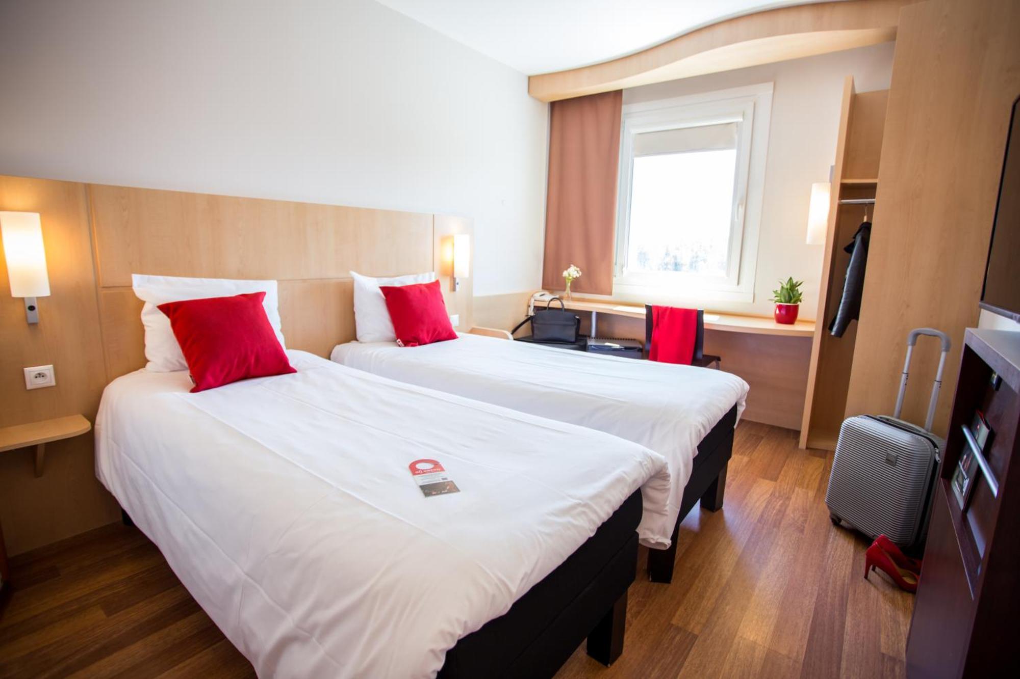 Ibis Hotel Plzeň Exteriör bild